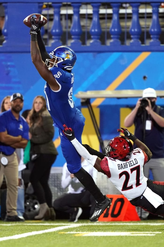 San Jose State tight end Derrick Deese Jr. (87) catches a pass over San Diego State safety Cedarious Barfield (27). Mandatory Credit: Darren Yamashita-USA TODAY